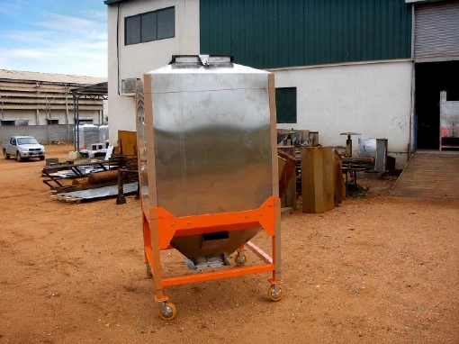 Industrial Bulk Storage Hopper and Feeder Loop